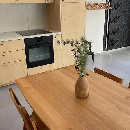 Yasna Apartment *
