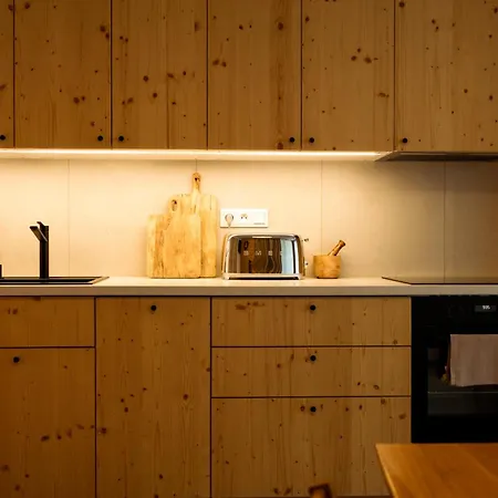 Yasna Apartment *